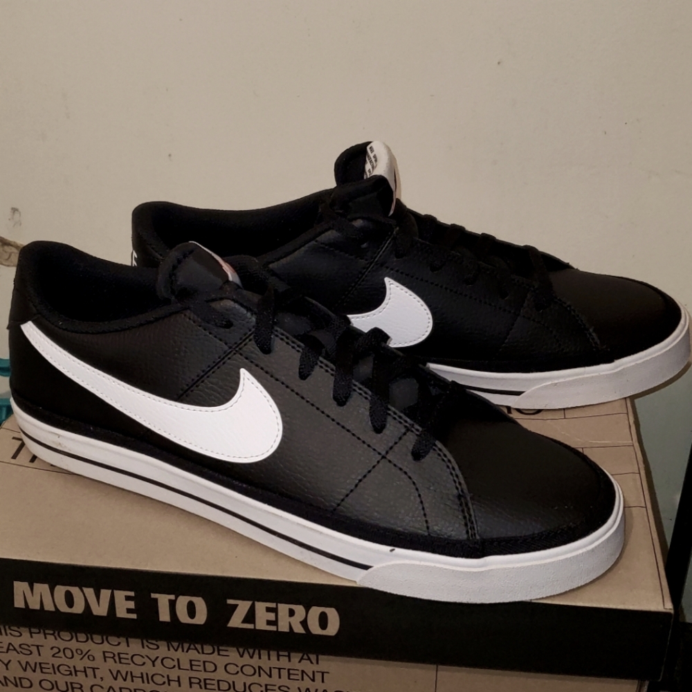 SOLD!!Nike Men'sLEGACY COURT  Black and White Sneaks